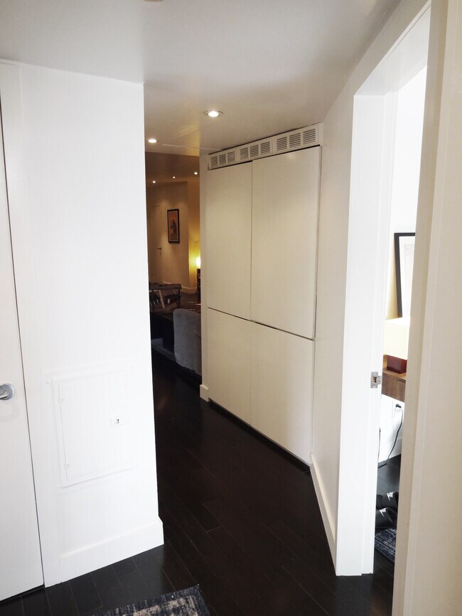 Hallway - 1010 Palm Ave