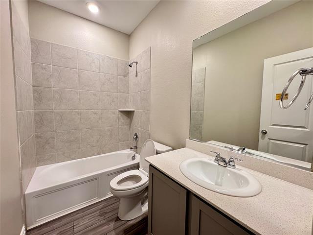 Building Photo - 3401 Riverside Dr