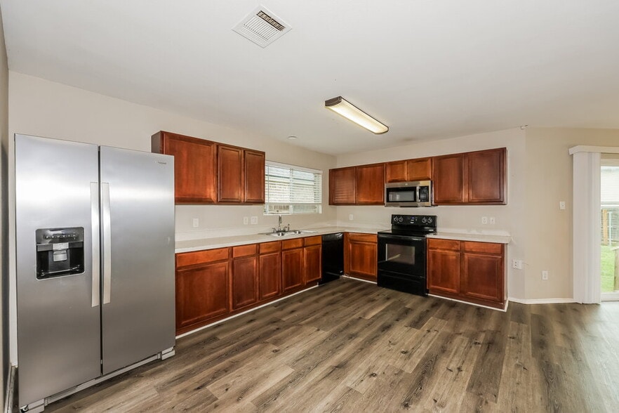 Building Photo - 6217 Winnebago Ct