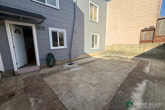 Building Photo - Remodeled 4BR/2BA Home w/ Dual Kitchens + New Appliances — Daly City