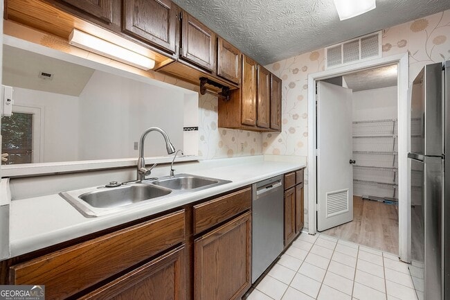 Building Photo - 1306 McClelen Way