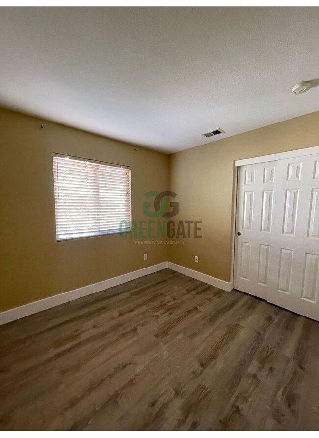 Building Photo - Price Reduced-545 Centre Ct Tracy Ready fo...