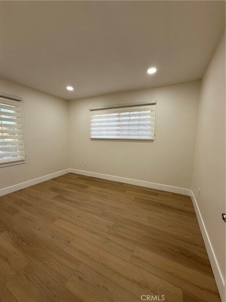 Building Photo - 9123 Woodley Ave