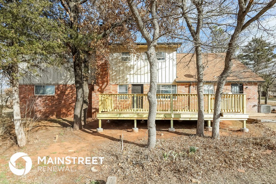 Building Photo - 2101 Westridge Dr