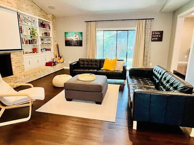 Building Photo - 2305 Comburg Castle Way