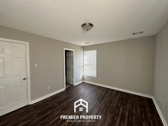 Building Photo - Spacious 4BR Cordova Home w/ Brick Fireplace, 2 Dining Areas & Covered Patio