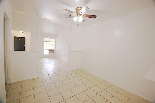 Building Photo - 5704 Edgemoor Dr
