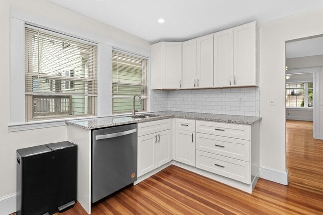 Building Photo - 44 Hillsdale St