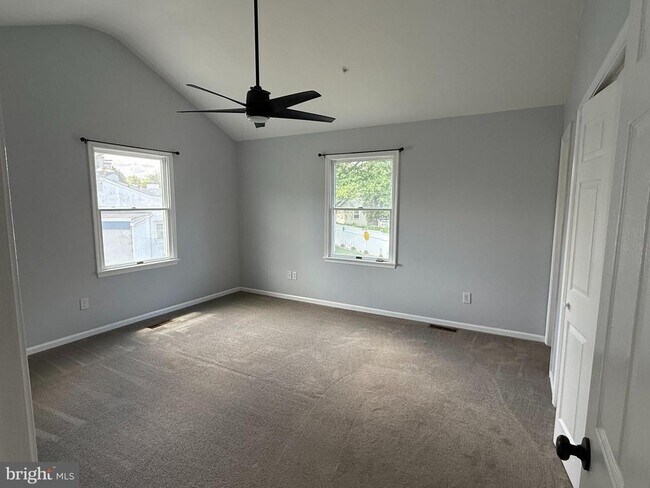 Building Photo - 154 3rd Ave
