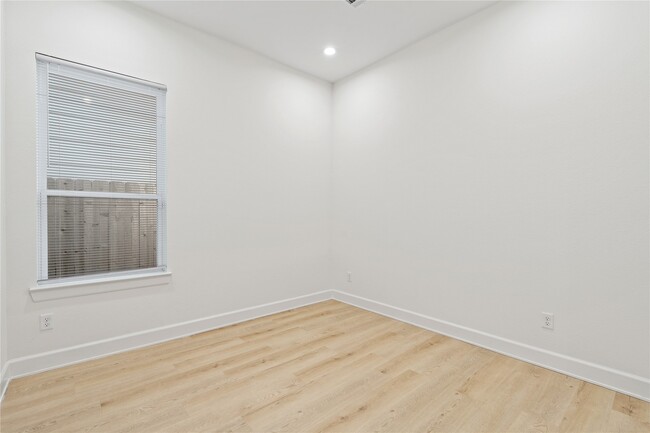 Building Photo - 8324 Corinth St