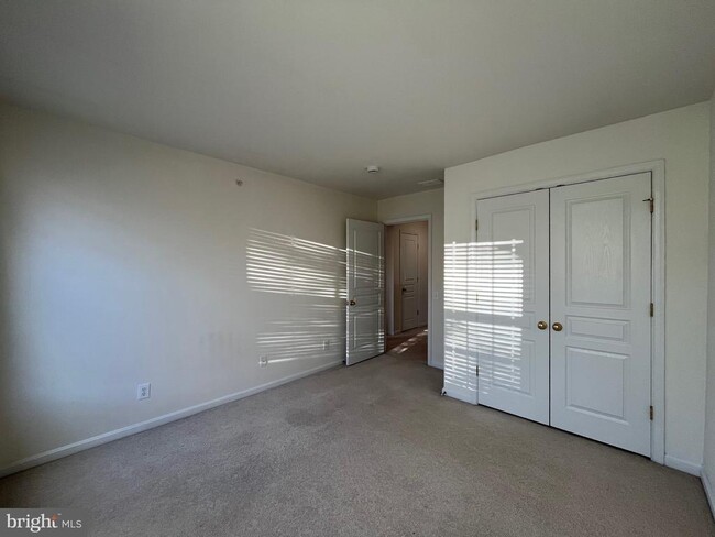 Building Photo - 895 Chatfield Rd