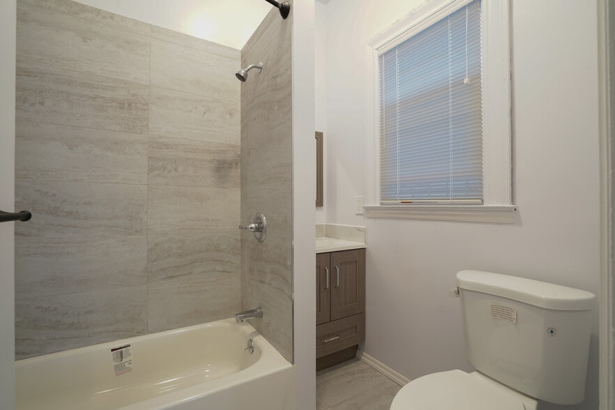 Building Photo - 185 10th St