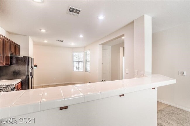 Building Photo - 2121 Silvereye Dr