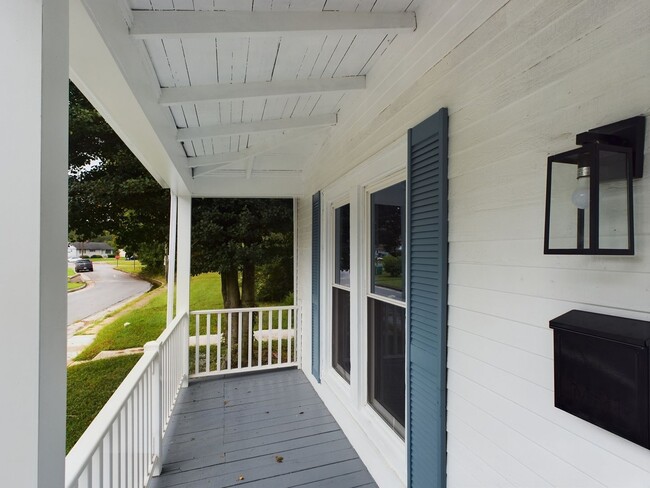 Building Photo - 416 Milton St