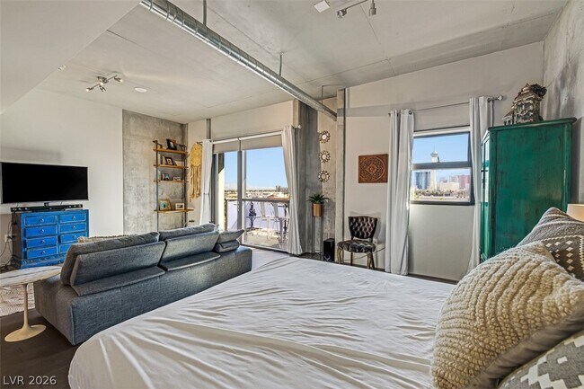 Building Photo - 353 E Bonneville Ave