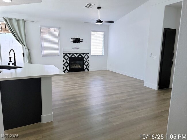 Building Photo - 201 Crown Imperial St