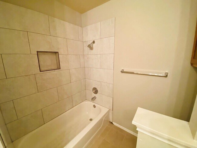 Building Photo - 3304 Kissman Dr