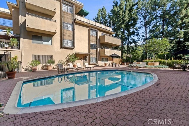 Building Photo - 6752 Hillpark Dr