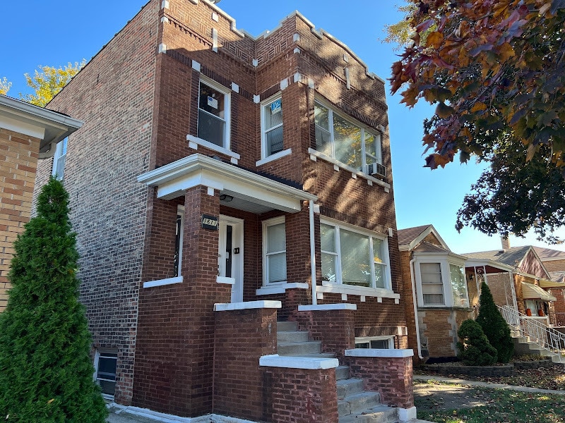 Building Photo - 1611 Clarence Ave