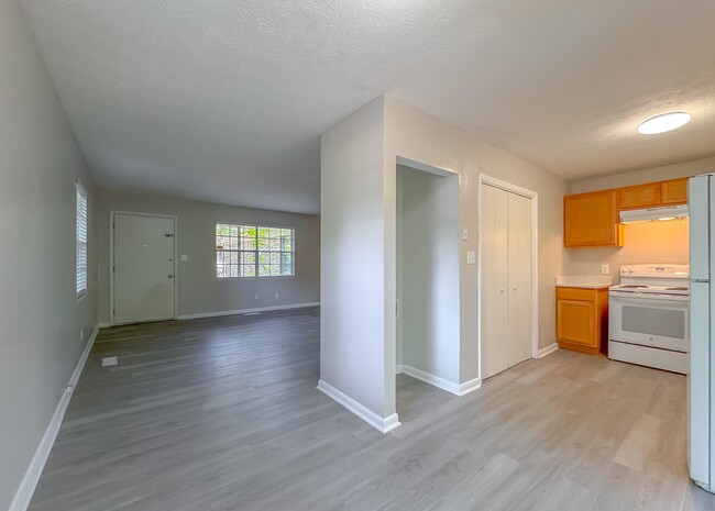 Building Photo - 1726 Hartsfield Rd