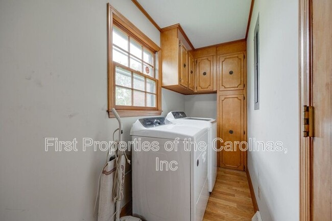 Building Photo - 1003 Chesterfield Ave