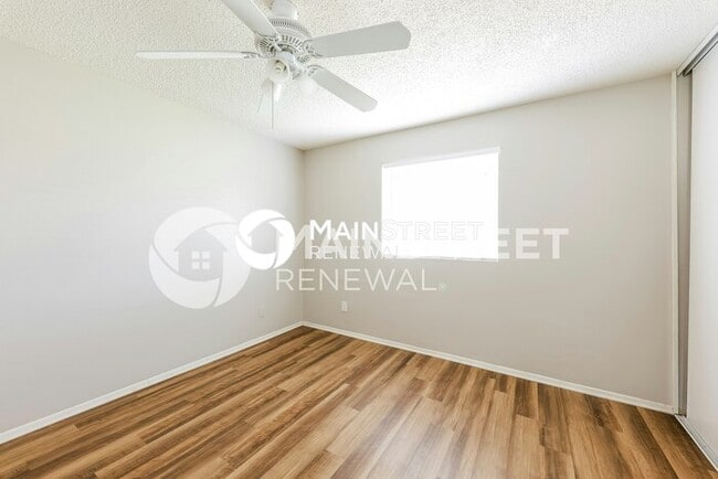 Building Photo - 3807 W Solar Dr