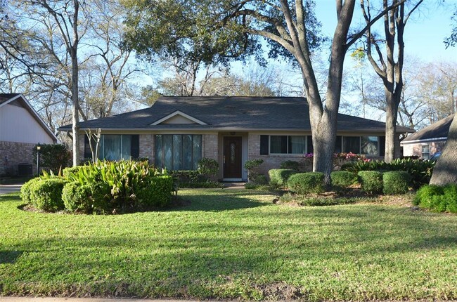 Primary Photo - 13722 Lynnwood Ln