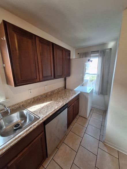 Building Photo - 738 Arabella St