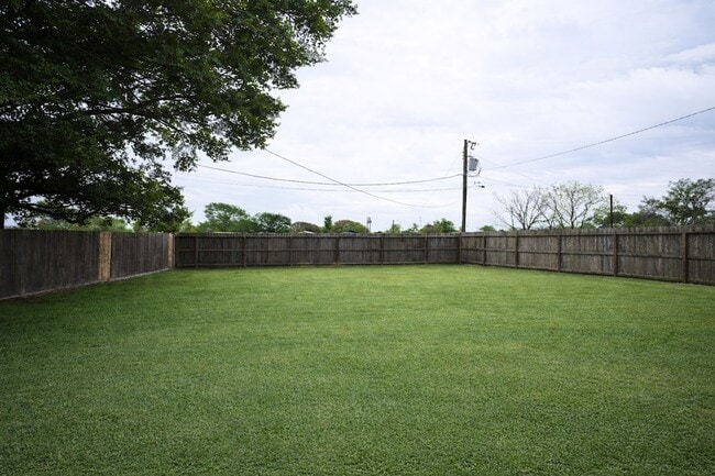 Building Photo - 250 7th St