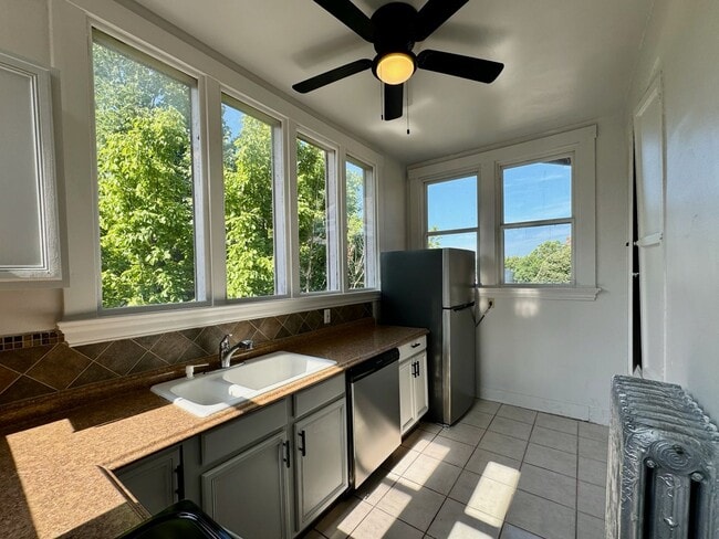 Building Photo - 301 W McMillan St