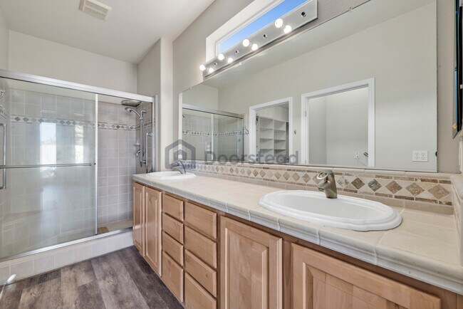 Building Photo - 400 Plover Ct