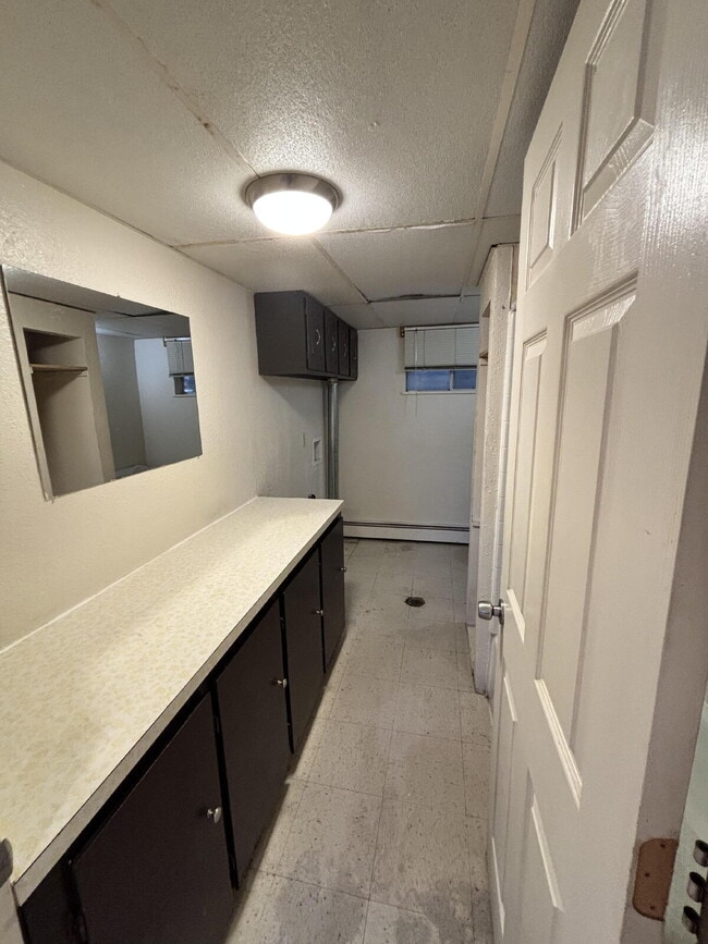 Building Photo - 370 S Wagon Wheel Dr