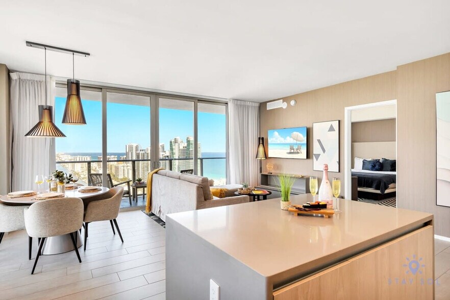 Building Photo - 4010 S Ocean Dr
