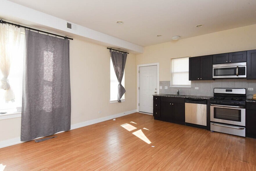 Building Photo - 4748 N Kenneth Ave
