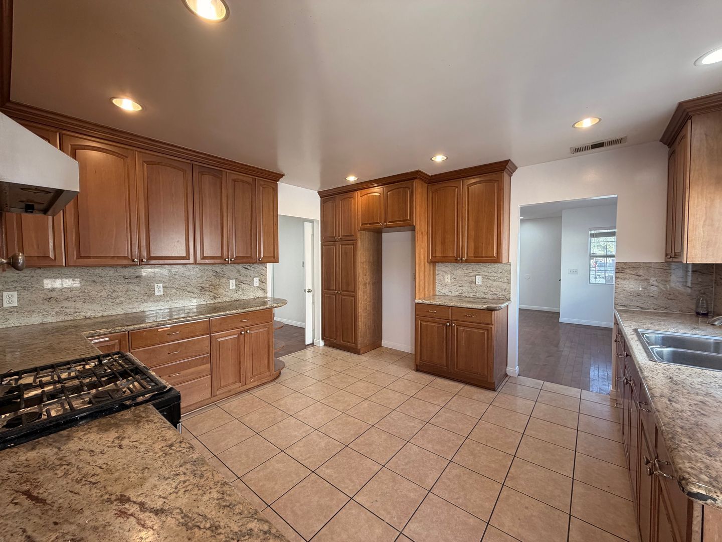 Building Photo - 3bed / 2 bath House for Rent in Monterey Park!