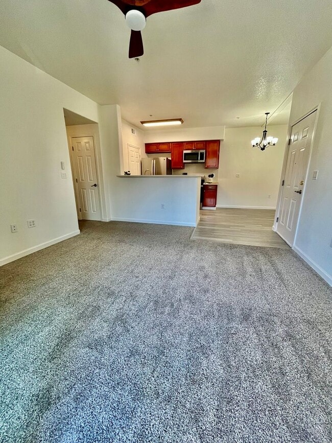 Building Photo - Remodeled 2 Bedroom, 2 bathroom Condo in W...