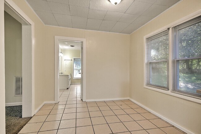 Building Photo - 875 S Pickens Bridge Rd