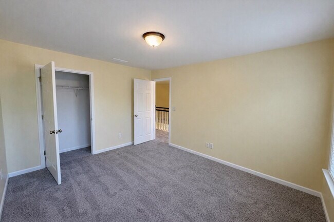 Building Photo - Clean 5 Bedroom Collins Hill Home with First Floor Suite and Oversized Master