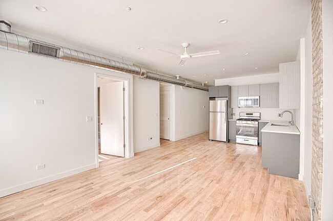 Building Photo - Amazing 2 Bed/2 Bath Apartment in prime Li...