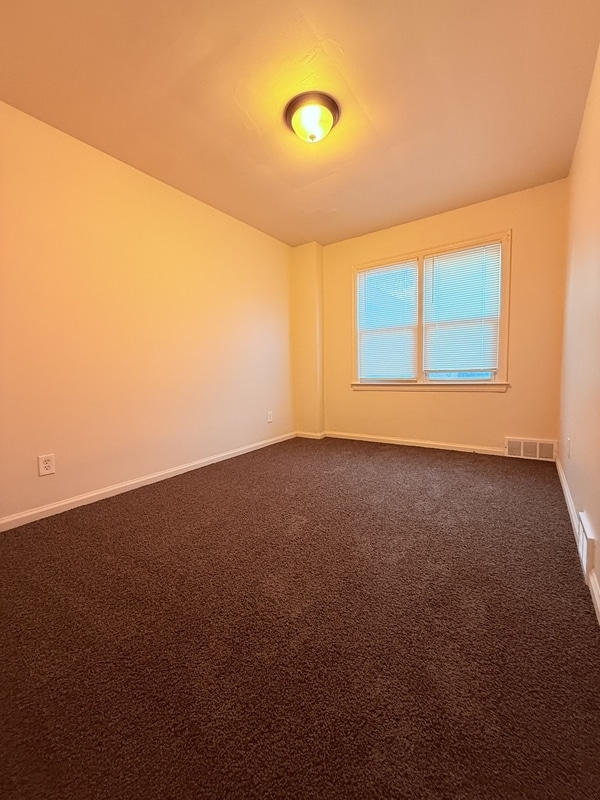 Building Photo - 9345 Rutherford St