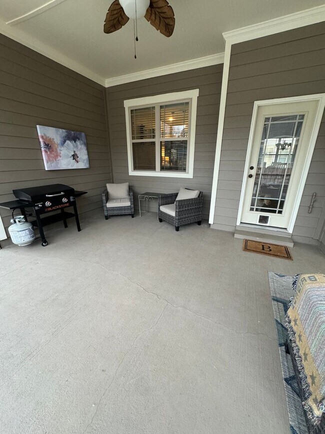 Building Photo - Available Now Charming Resort-Style Home f...