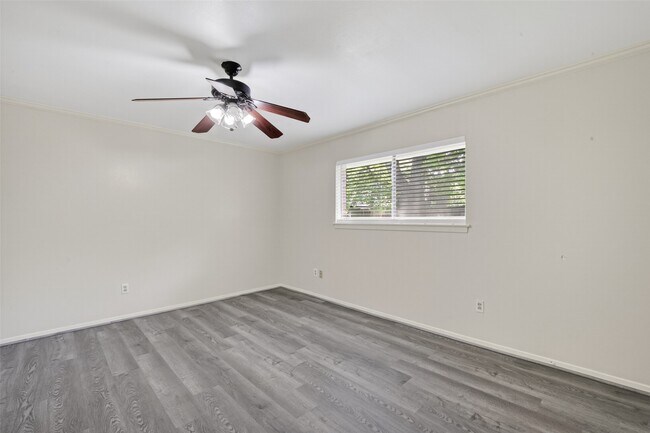 Building Photo - 9667 Meadowvale Dr