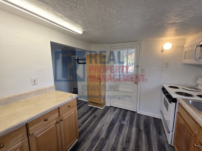 Building Photo - 1415 10th St W