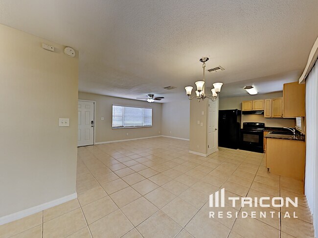 Building Photo - 227 Lochmond Dr