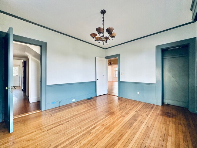 Building Photo - 671 Prospect St