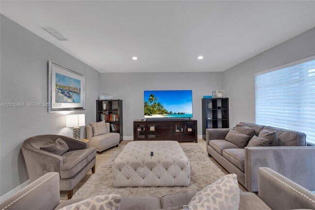 Building Photo - 7711 Coquina Dr