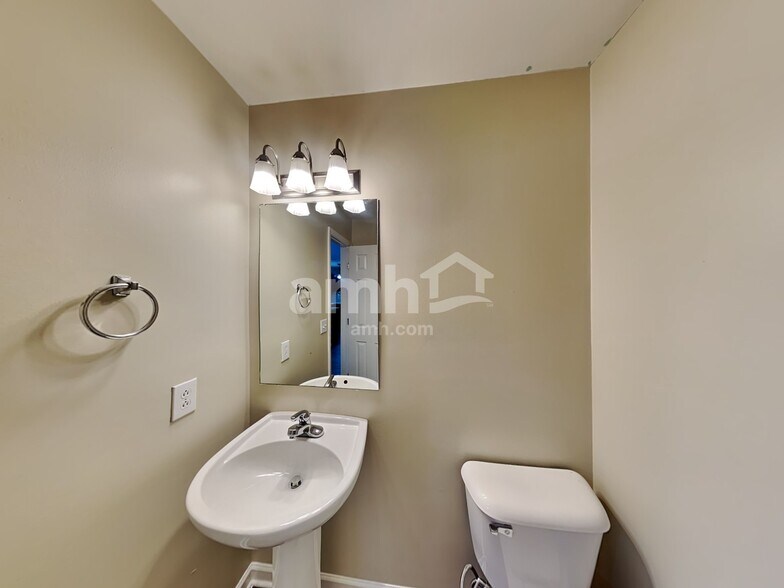 Building Photo - 1718 Stephenson Ln