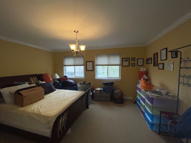 Building Photo - 3-bed, 2-bath GIANT townhouse + GARAGE, BA...