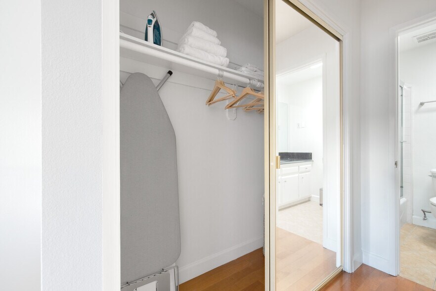 Building Photo - 11908 Dorothy St