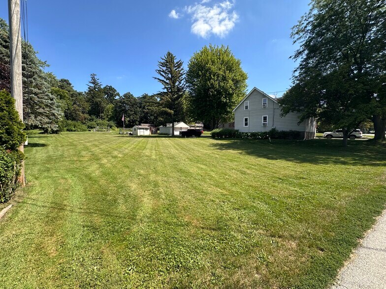 Building Photo - W267N2926 Peterson Dr